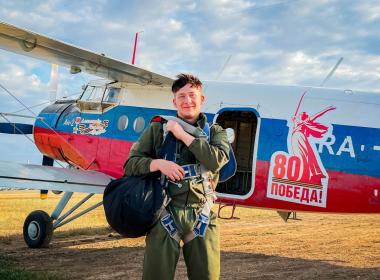 Курсанты Центра «ВОИН» из шести регионов совершили первый прыжок с парашютом