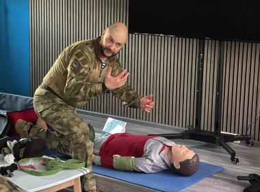 Инструктор Центр «ВОИН»: На войне людей погибает меньше от кровопотери, чем на гражданке