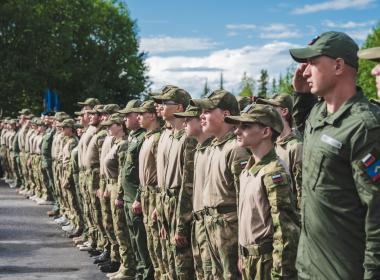 Директор Центра «ВОИН» закрыл третью смену «Время юных героев» в Мурманской области
