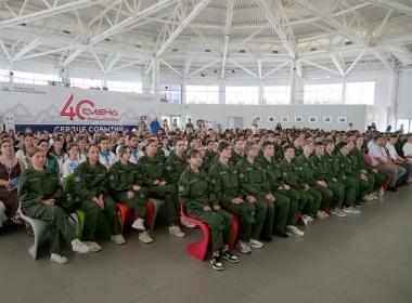 Директор Центра «ВОИН» и директор ВДЦ «Смена» открыли межрегиональную смену «Время юных героев» в Анапе