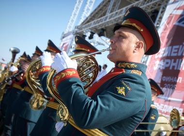 Дмитрий Шевченко встретился с семьей Абдуллиных, представляющих Центр «ВОИН» в финале «Семейной зарницы»