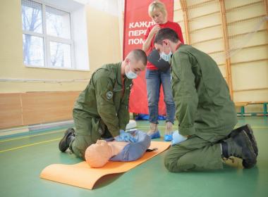 Курсанты Центра «ВОИН» показали, как правильно оказывать первую помощь 