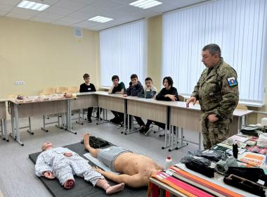 Герой России рассказал курсантам Центра «ВОИН», как спас подчиненного от взрыва гранаты