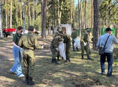 На службе памяти: курсанты Центра «ВОИН» продолжают участие в акции «Мы за чистоту»