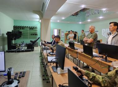 Глава Республики Калмыкия Бату Хасиков посетил Центр «ВОИН»